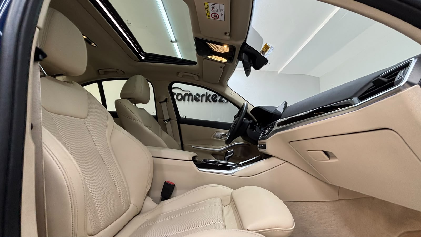 BMW 320i 18
